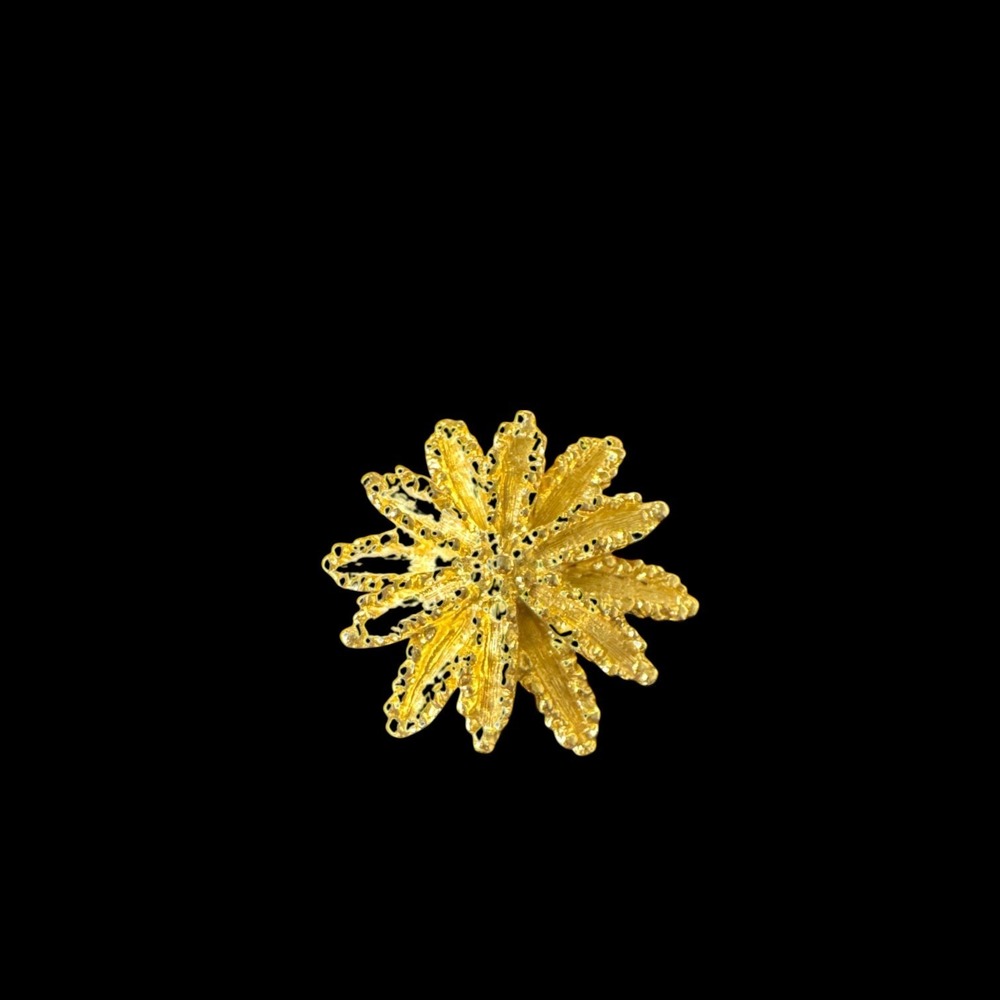 Avon Vintage 1970s Gold-Tone Flower Clip-On Earrings Star Flower Classic Jewelry - Picture 4 of 6